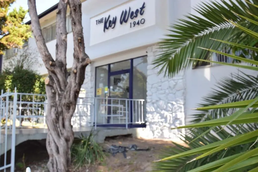Hollywood Business Apartments-1